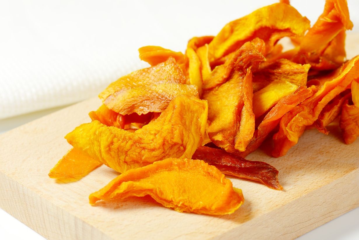 Vacuum fried mango